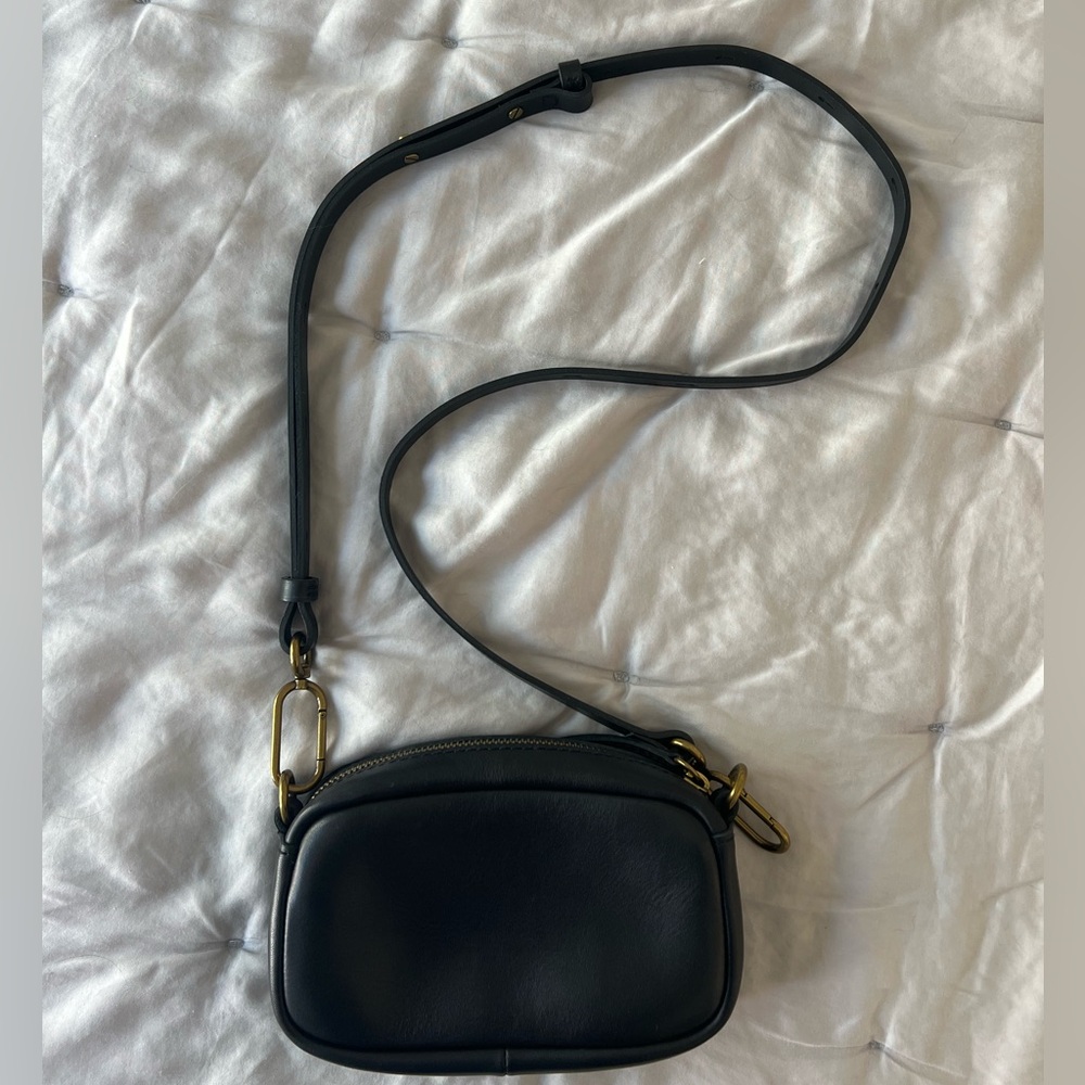 LIKE NEW Madewell Black Leather Crossbody Bag with Gold Accents
